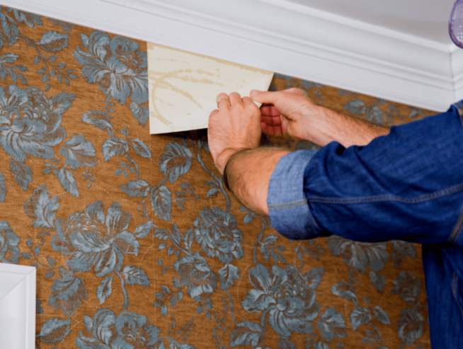How-to-remove-wallpaper-using-household-items